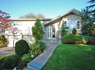 170 Parkway Dr, Plainview, NY 11803