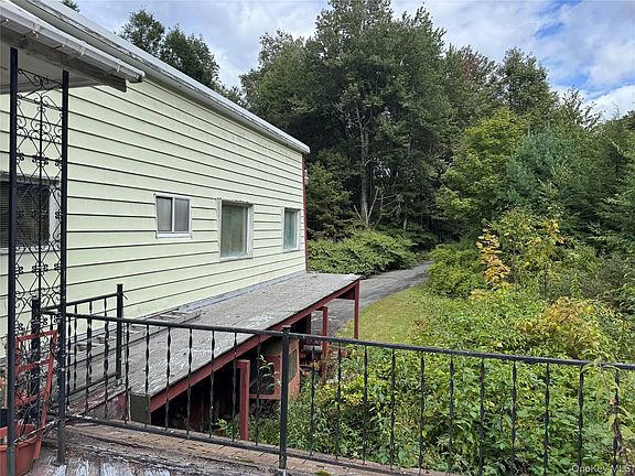 3rd image of 186 Twin Bridge Road