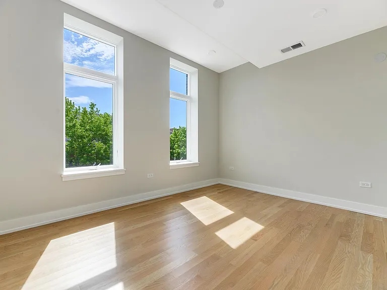 3208 N Southport Ave #305 — Photo 6