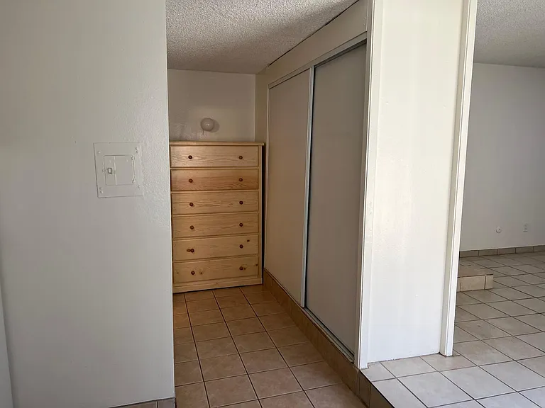 1552 N Mariposa Ave #1 — Photo 5