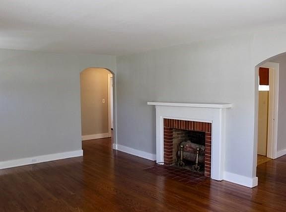 3rd image of 138 Carlisle Ave