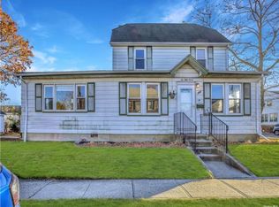 257 Park Ave, Williston Park, NY 11596