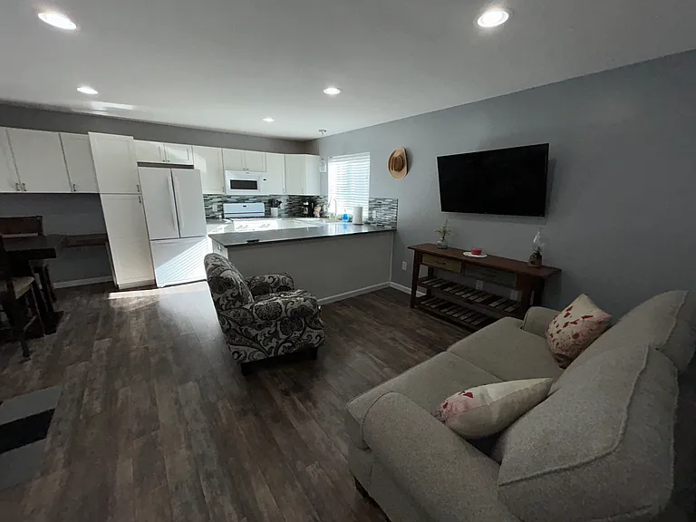 201 Plateau Ave #C — Photo 3