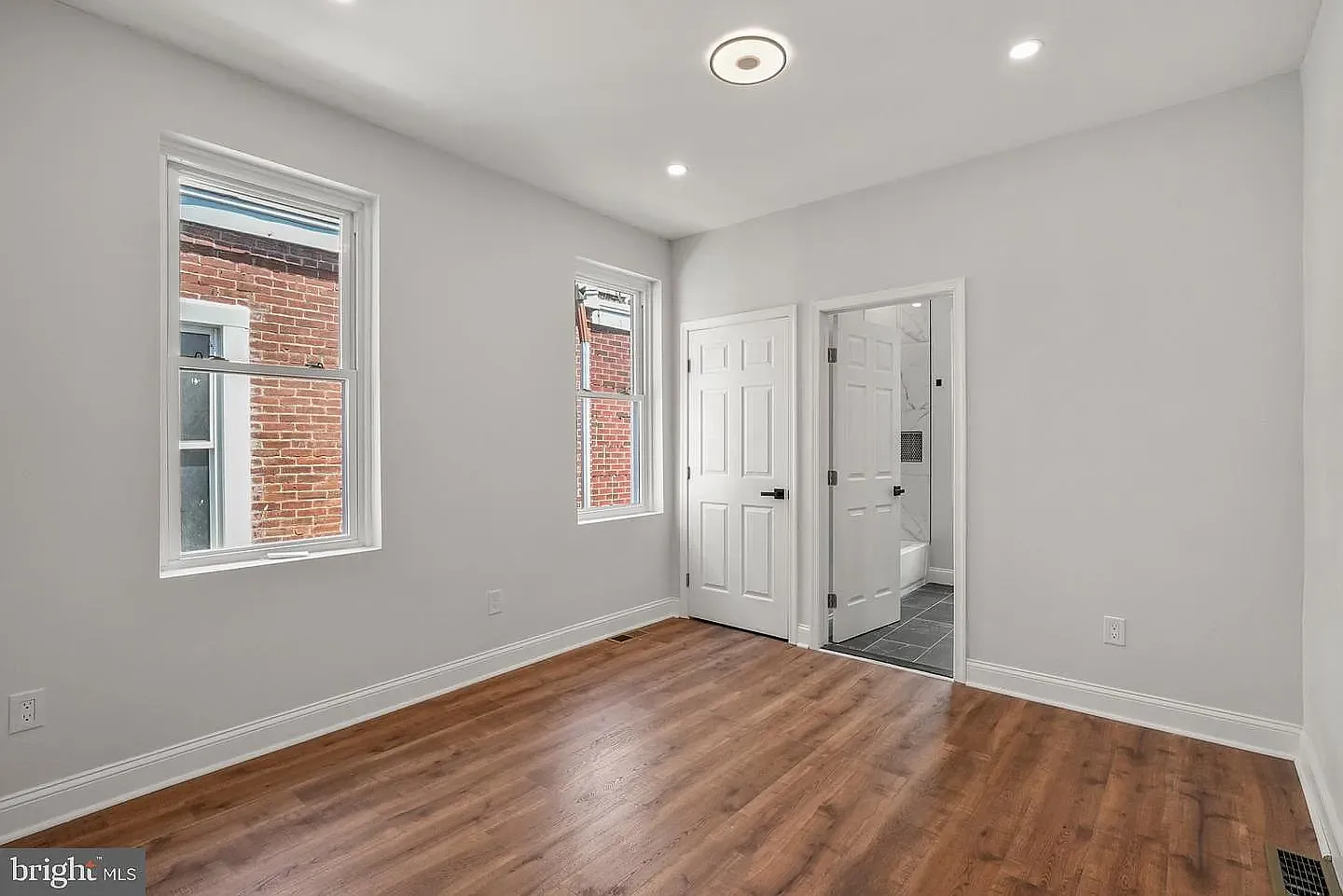 3 bed, 1355 sqft, $2,700 — Photo 3