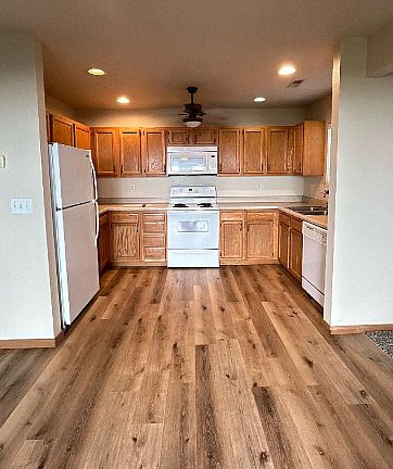 3rd image of 16850B Huntington Ln