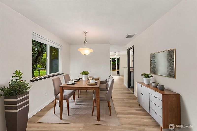3rd image of 8209 E Davis Lane