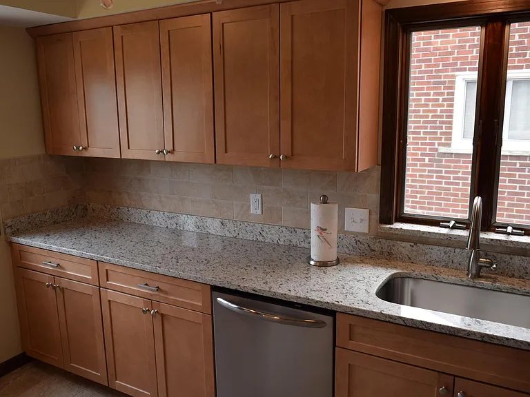 2459 Medford St — Photo 11