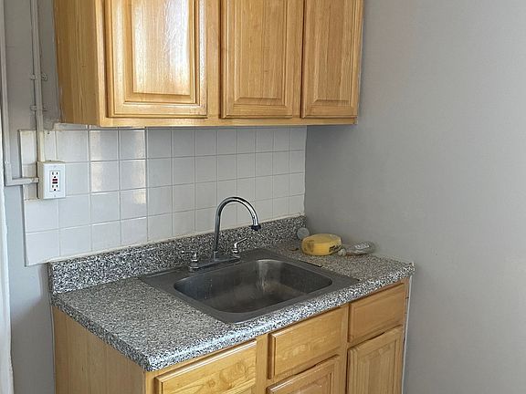 5th image of 106 Lincoln Pl APT 2