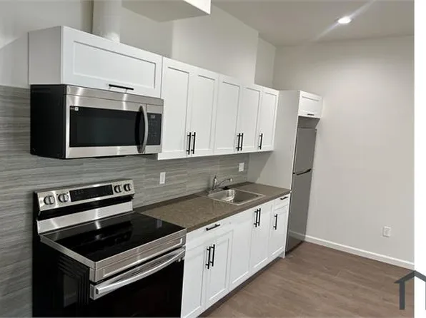 6550 S Normandie Ave #423, Los Angeles, CA 90044