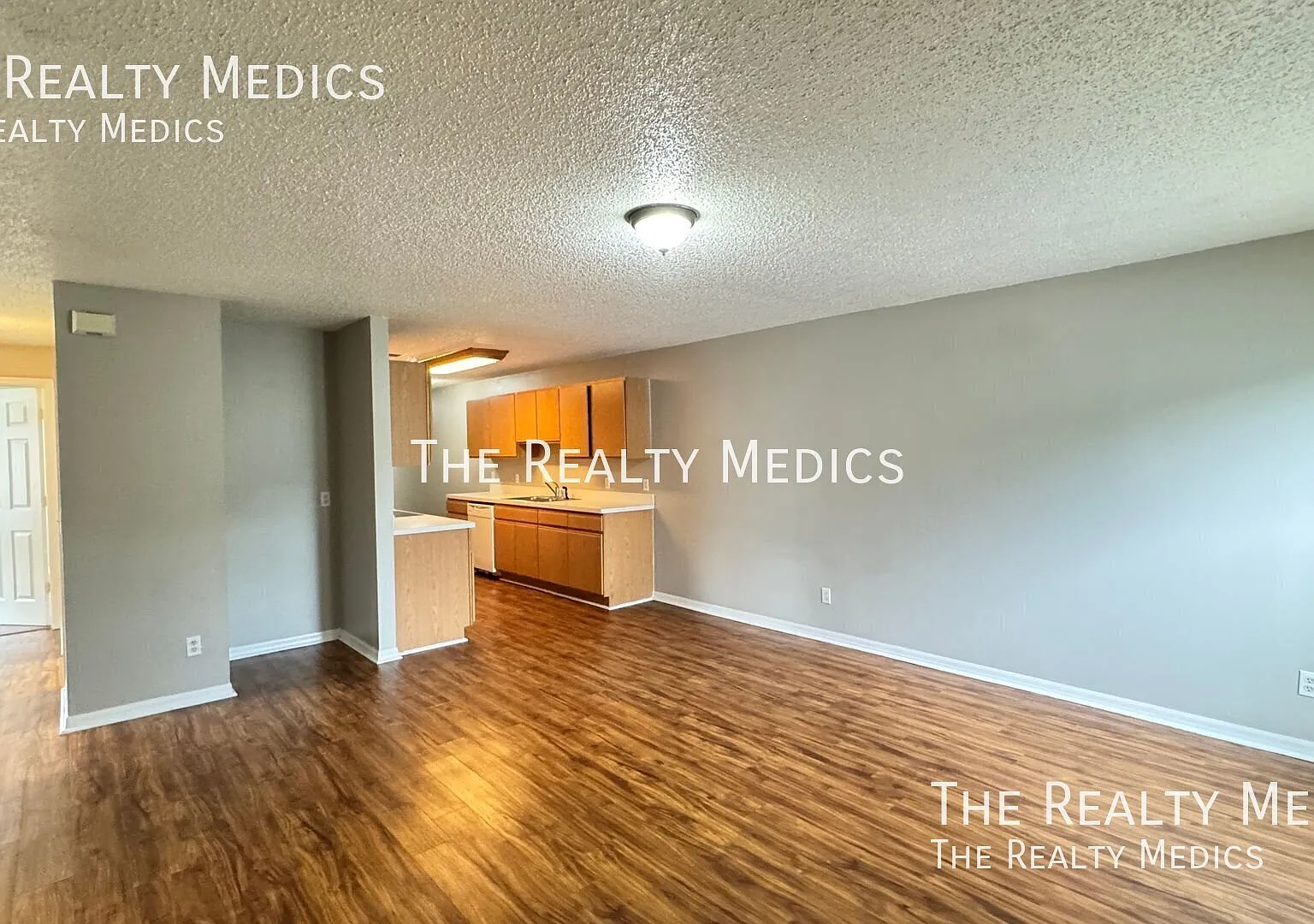 Charming 3-Bedroom Duplex in St. Cloud — Photo 4