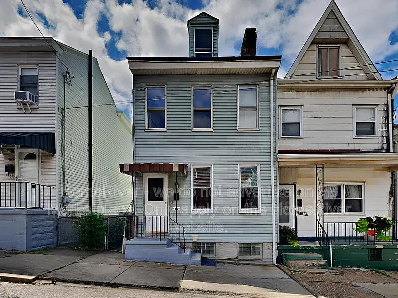 Bloomfield — Photo 1