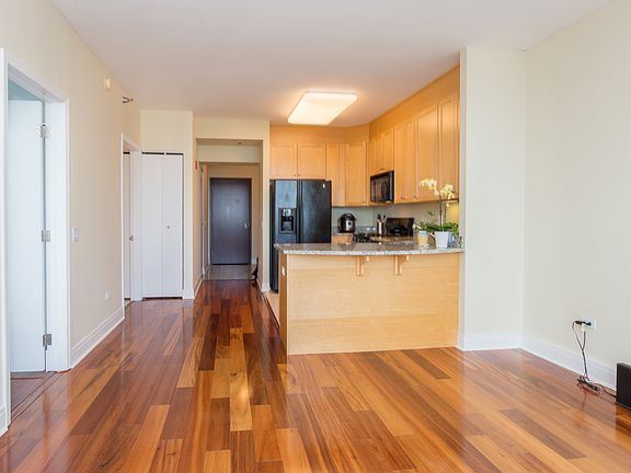 4th image of 33 W Ontario St APT 57C
