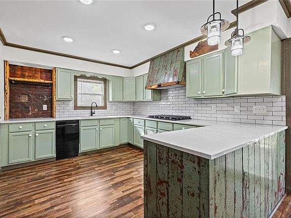 5th image of 203 Frank St