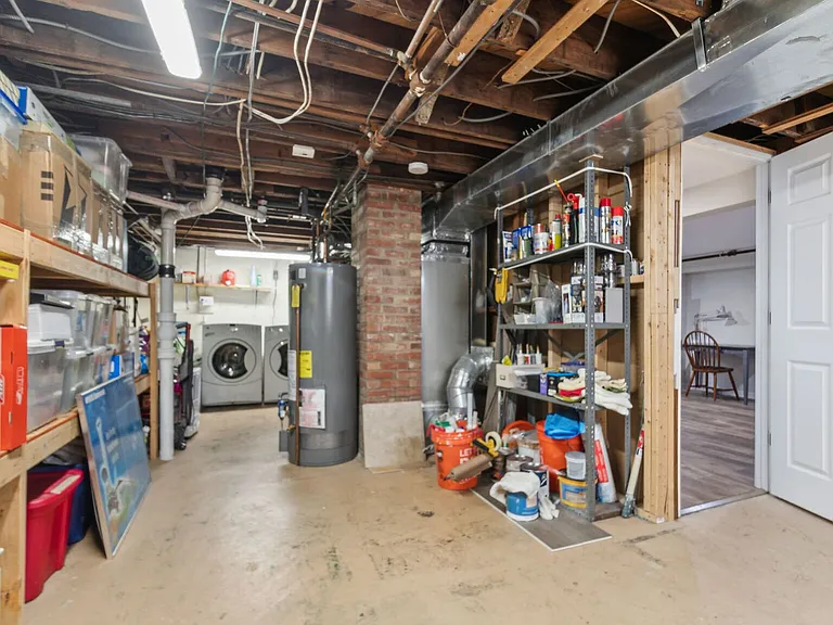 9909 Gardiner Ave — Photo 35