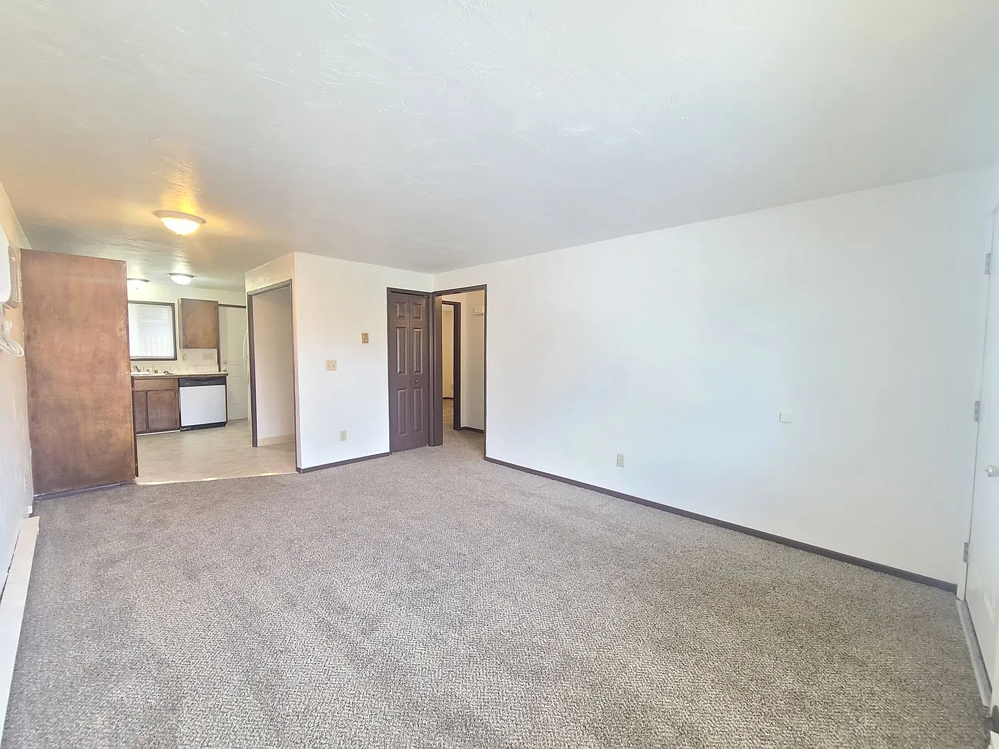 2410-2414 E Queen Ave. — Photo 2