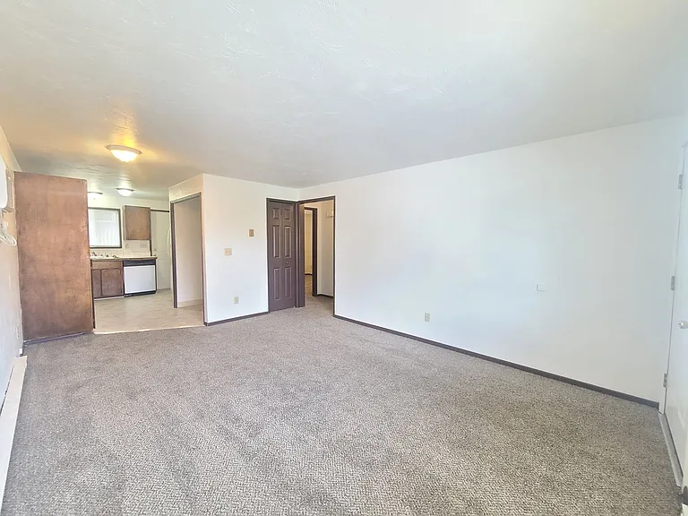 2410-2414 E Queen Ave. — Photo 3