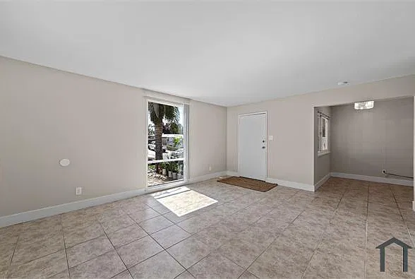 1305 Edmonton Ave — Photo 3