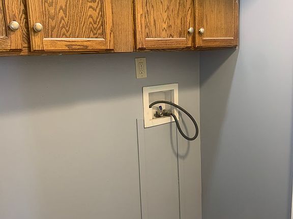 5th image of 228 Locust Ave #6584617A7