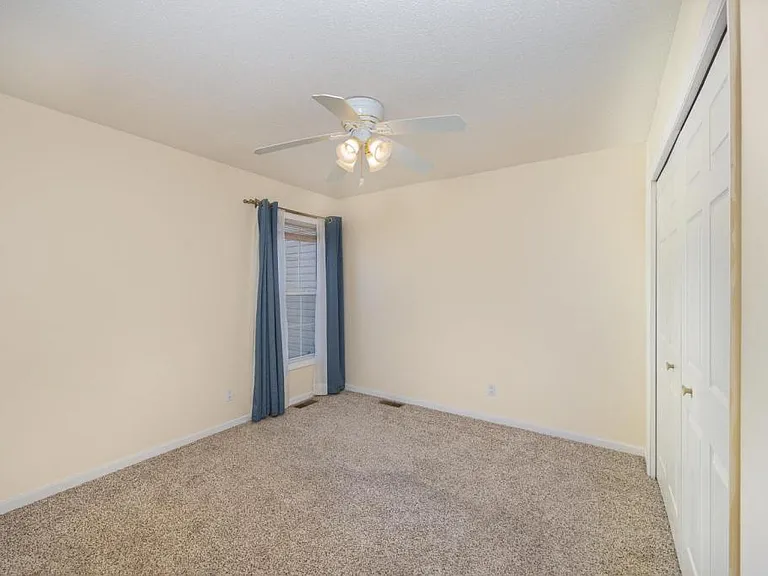 34 Johns Dr — Photo 10