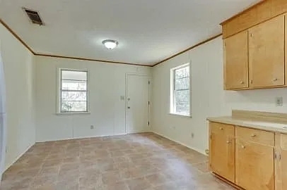 107 McClain St — Photo 8