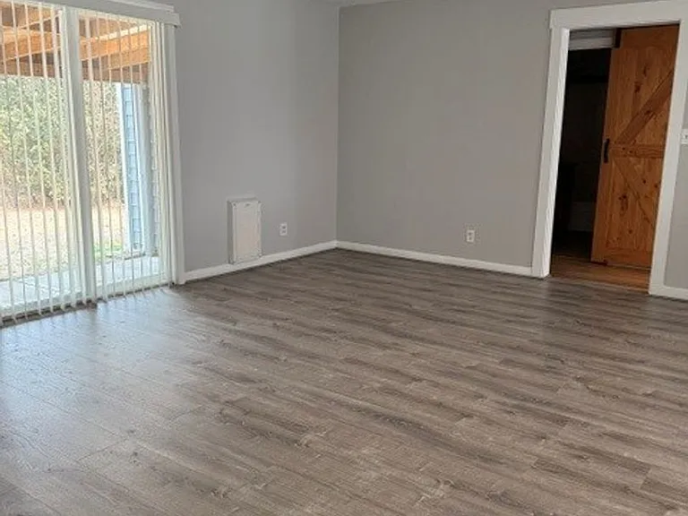 1690 Longview Way NW — Photo 8