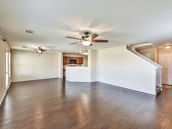 3rd image of 18102 Temple Hill Ln
