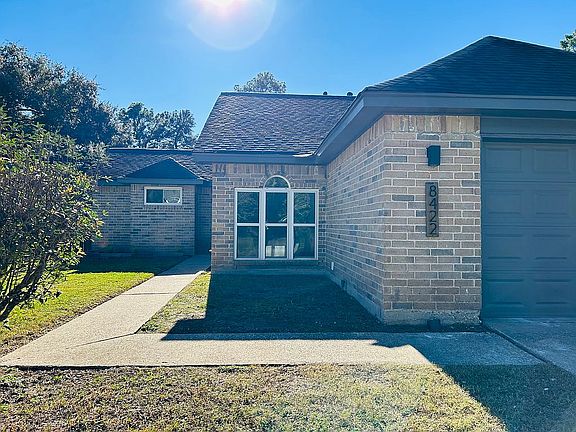 2nd image of 8422 Greenleaf Lake Dr