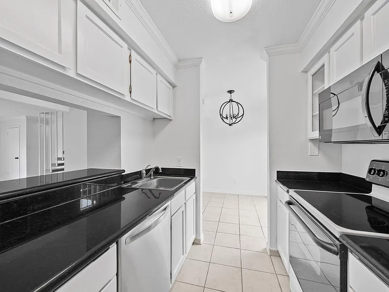 6111 Beverly Hill St #39 — Photo 15