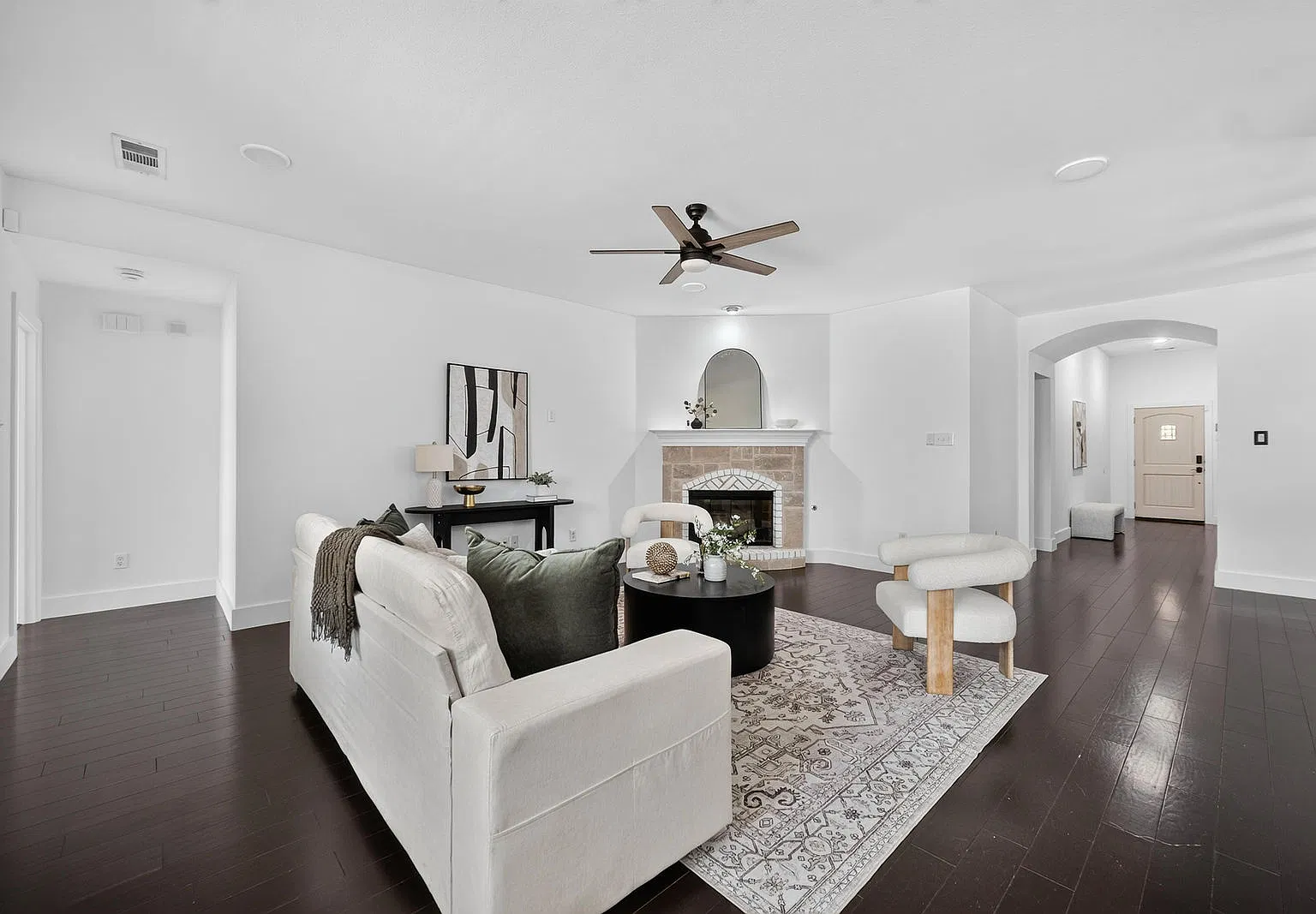 4 bed, 2.5 bath, 2123 sqft, $2,750 — Photo 4