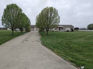 1121 County Road 1800 E, Fairfield, IL 62837