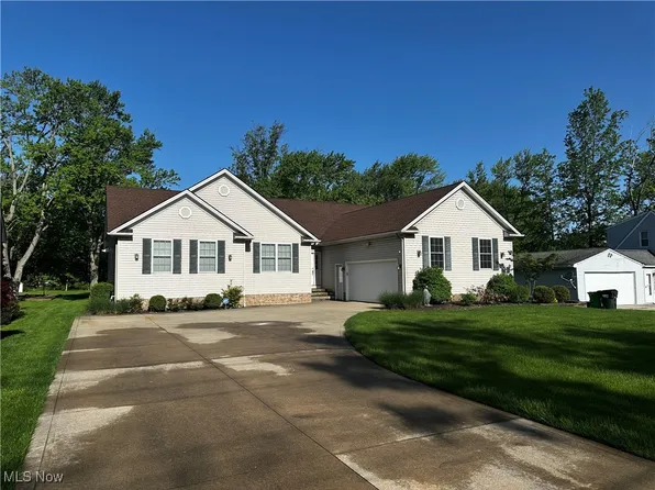 578 Bishop Rd, Highland Heights, OH 44143