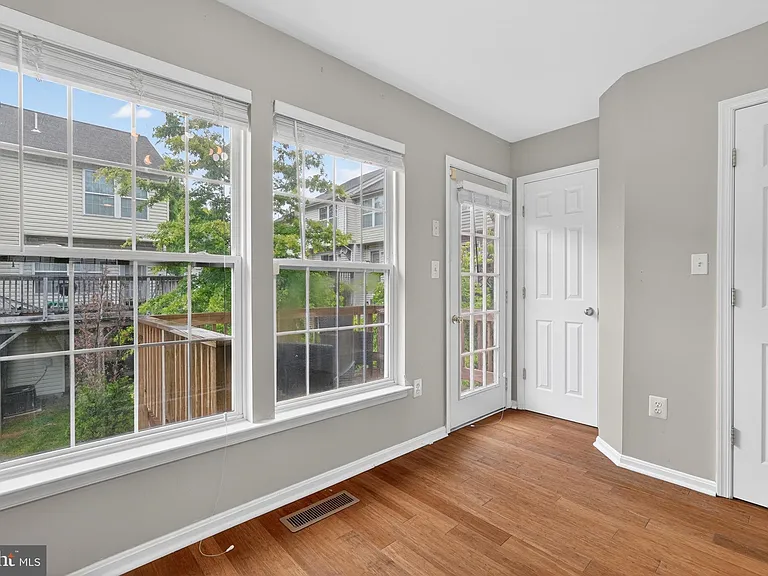 13810 Fareham Ln — Photo 10