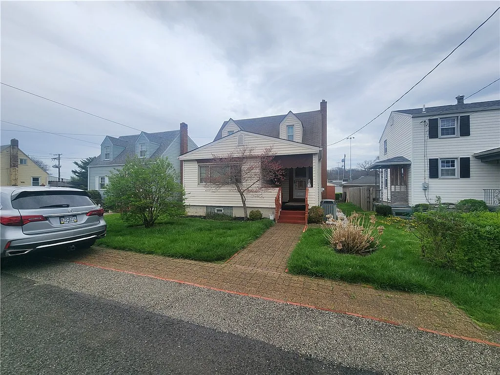 2013 Barnsdale Ave photo 1
