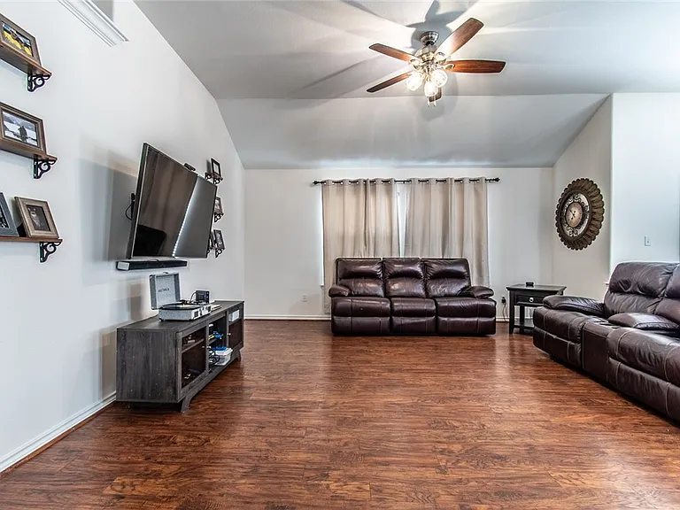 3810 Los Arroyos Dr — Photo 21
