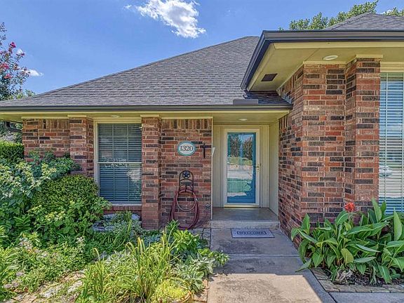 4th image of 1320 SW 118th Pl