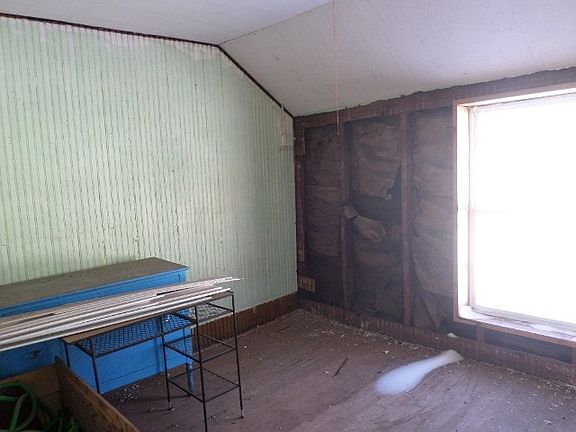 4th image of 216 Southwest St