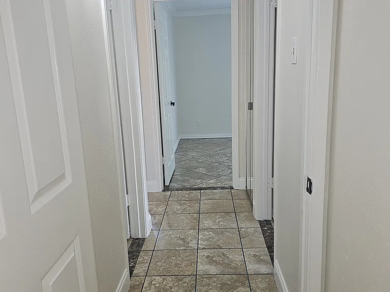 617 Country Ln — Photo 11