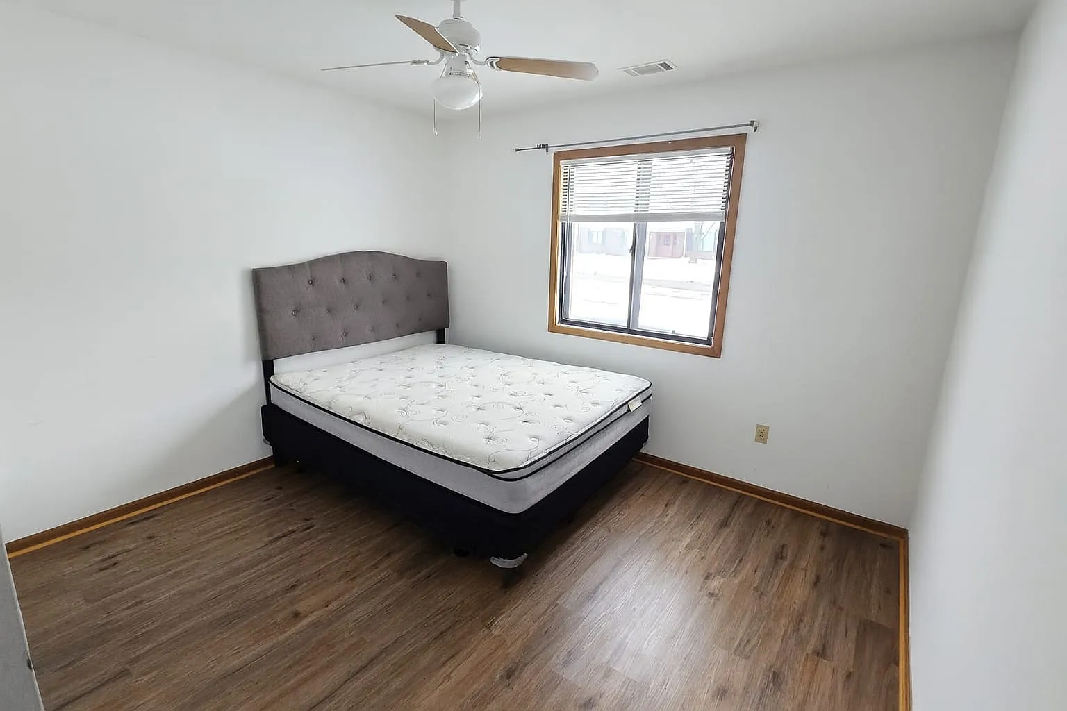 2 bed, 900 sqft, $1,750 — Photo 3