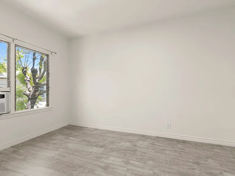 (El/Ga/Em:B) 414 N. Maple Drive — Photo 11