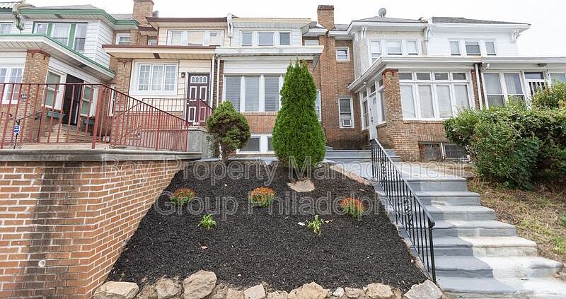 1st image of 1872 Conlyn St Floor 1
