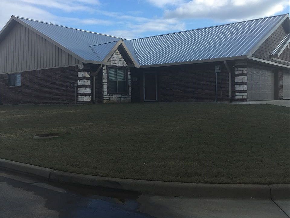 1st image of 1700 Yellowstone Dr