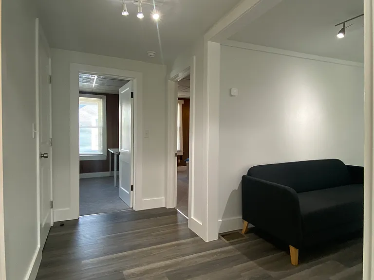 706 Linn St #2 — Photo 8