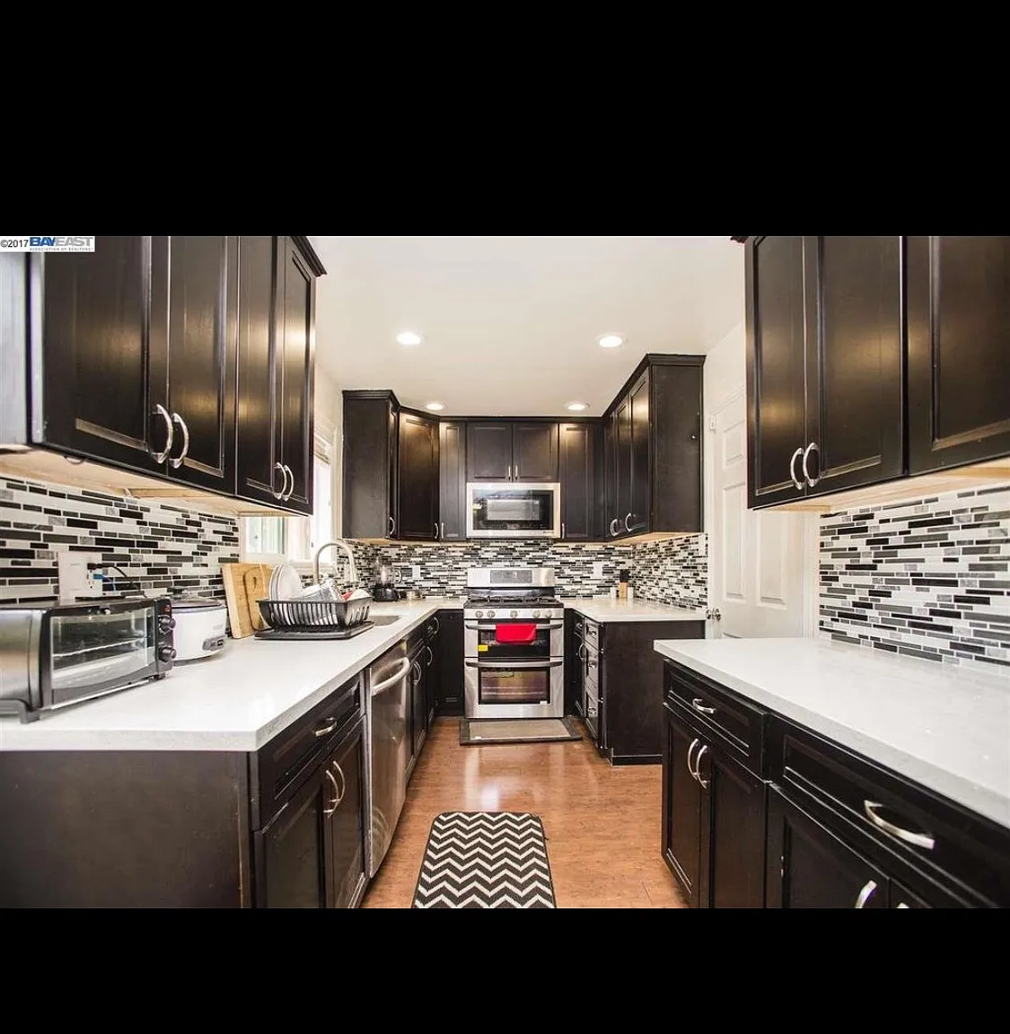 3 bed, 1350 sqft, $2,565 — Photo 1