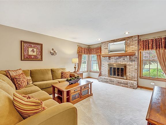4th image of 125 Pinehurst Dr