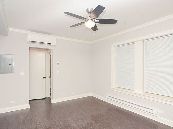 5th image of 640 W Wrightwood Ave APT 302