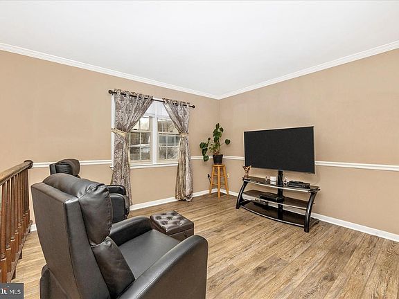 3rd image of 274 Longford Dr