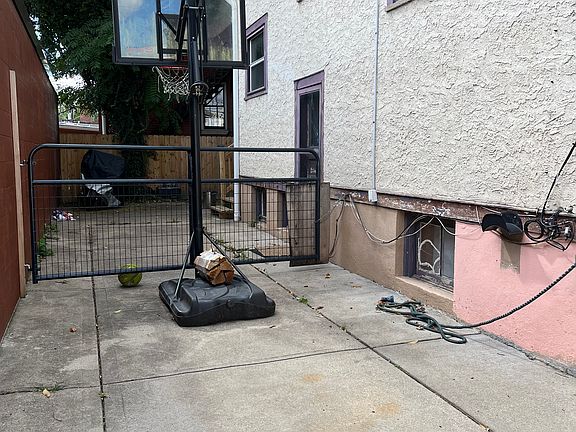 5th image of 1919 Mentor Ave
