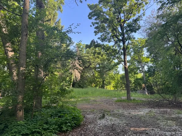 1302 N Green Bay Rd, Lake Forest, IL 60045