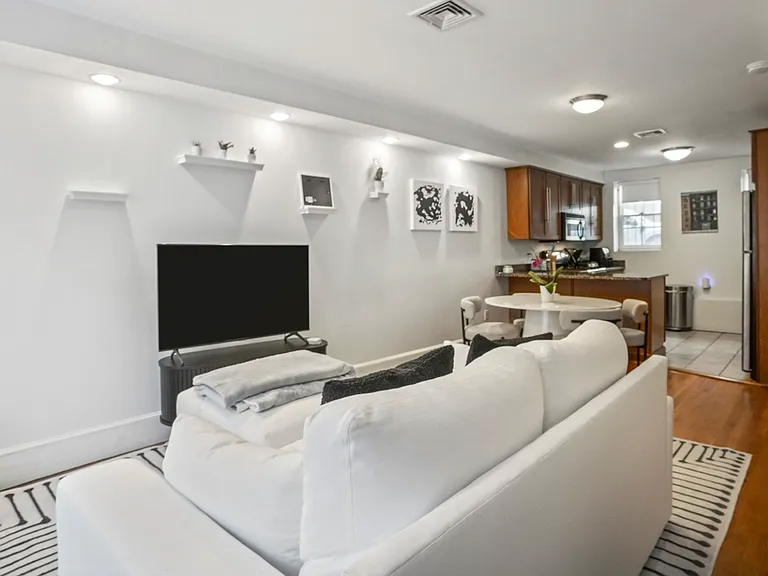 5 Dartmouth Pl #1 — Photo 4
