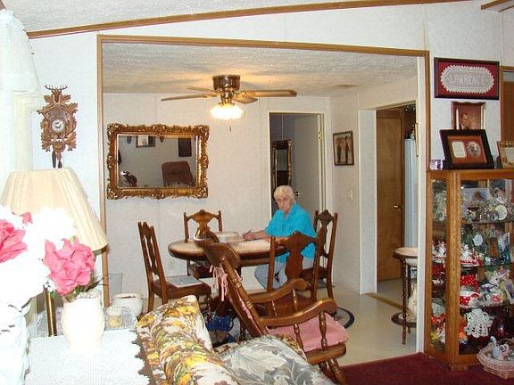 5th image of 122 Crattie Dr